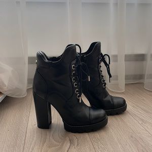 Guess boots
